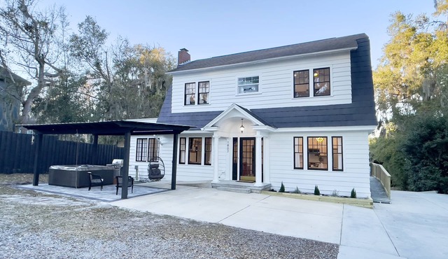 Renovated Dutch Colonial Home in Ocala ❤️ + Pet Friendly