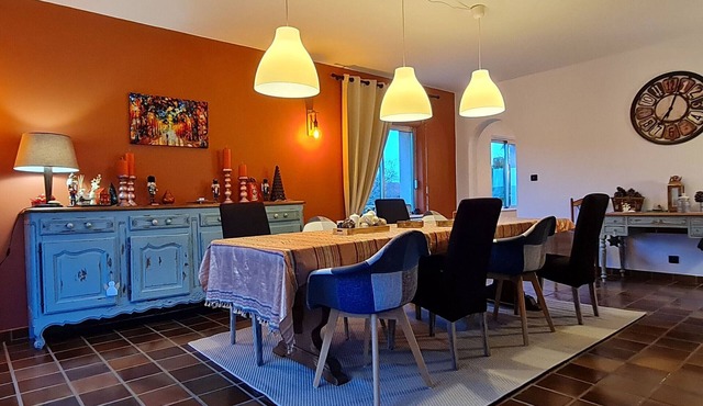 Renovated eco-village cottage, air-conditioned, pet-friendly