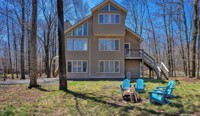 Renovated Escape in Mountain Resort. Lake, Pool, Kayak, Family and Pet Friendly!