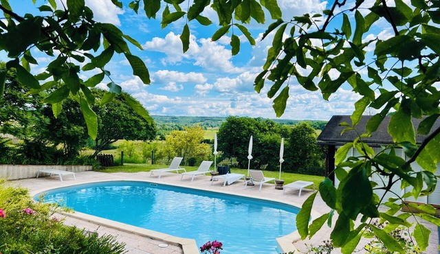 Renovated farmhouse with amazing view and private pool