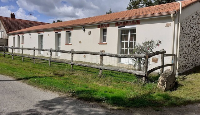 Renovated Farmhouse: 4BR, SPA, WiFi, Baby Gear, Near Pornic