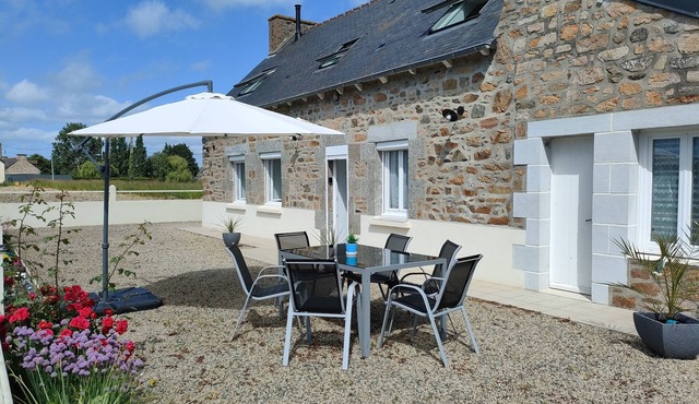 Renovated family cottage in the heart of a nature reserve, 300m from the GR34