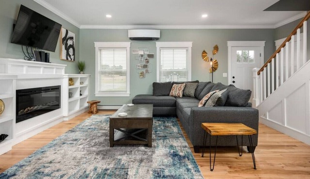 RENOVATED FAMILY HOUSE | NEAR PORTLAND + BEACHES