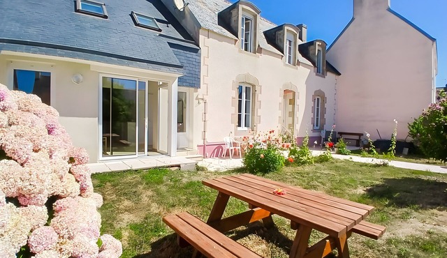 Renovated Family Home 50m from the Sea – 4 Bedrooms, Garden, Walk to Beaches!