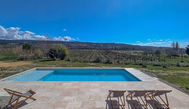 Renovated family home with heated swimming pool & garden