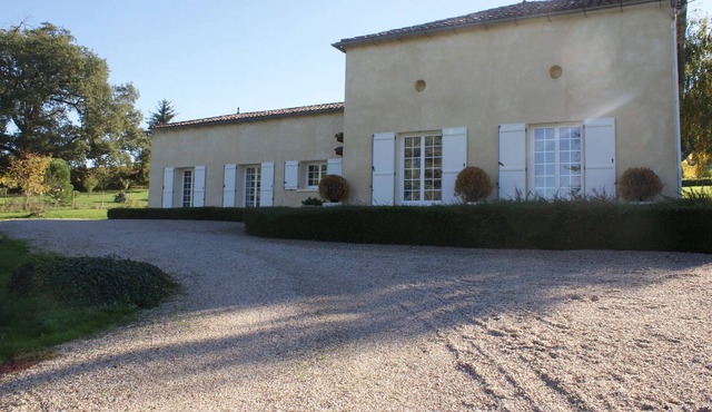 Renovated farmhouse in the heart of the Bordeaux vineyards
