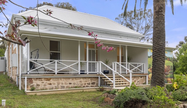 Renovated Farm House, a spacious and stylish place to recharge