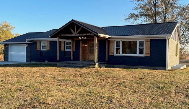 Renovated Farm House Style Ranch, 4 Bedroom 3 Bath, Peaceful Country Lane.