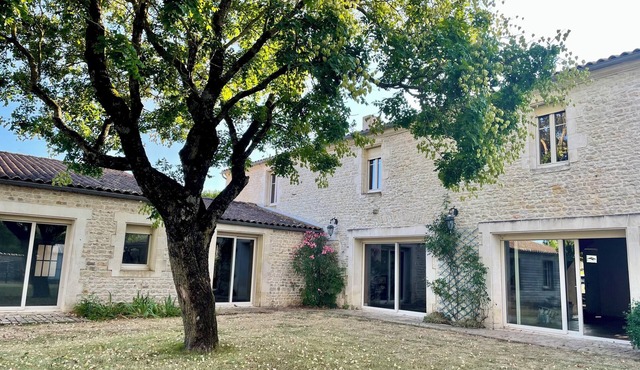 Renovated farmhouse 10 minutes from the sea and the center of La Rochelle