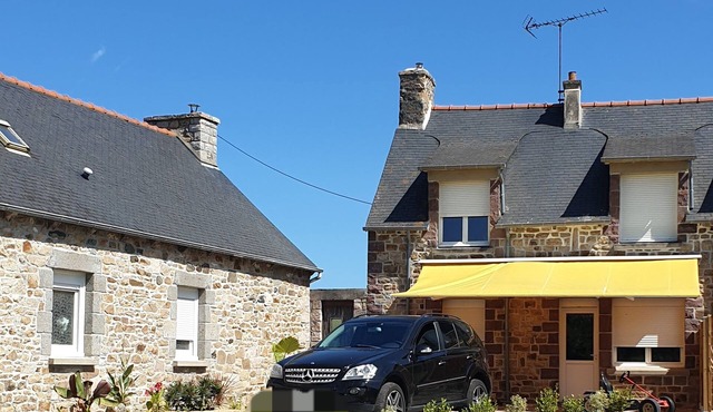 Renovated farmhouse 4 Kms from the beach and the GR34, access to sheep park!