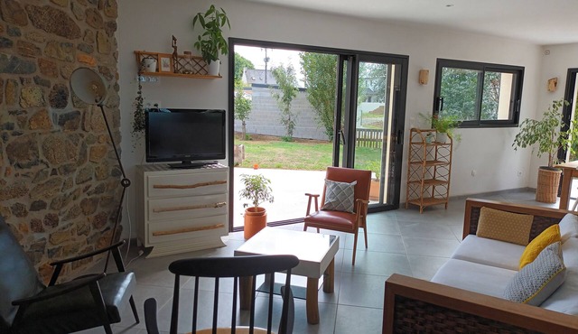 Renovated farmhouse between land and sea