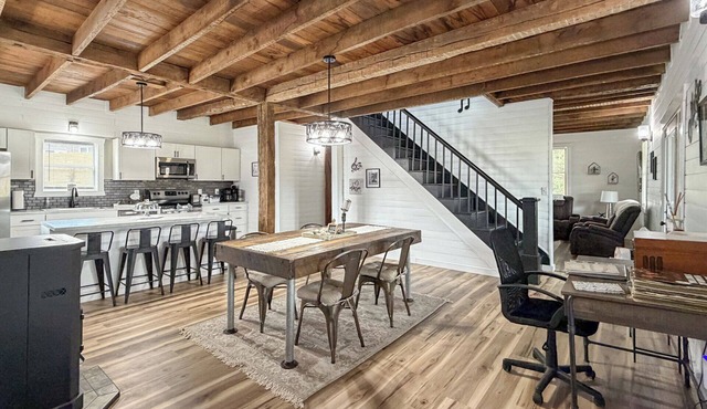 Renovated Farmhouse by Mid Ohio Race Track, Snow Trails, access to Amphitheater!