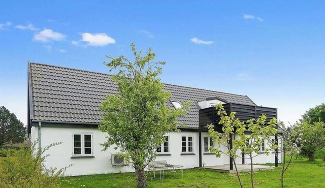 Renovated farmhouse by the beach on Møn