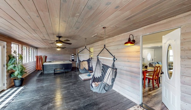 Renovated farmhouse estate with private vineyard & hot tub - dog-friendly