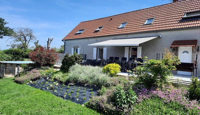Renovated farmhouse with private pool and pets allowed