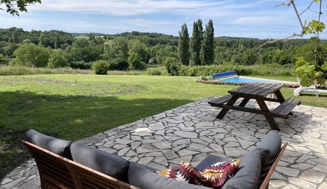 Renovated farmhouse with stunning views & heated pool