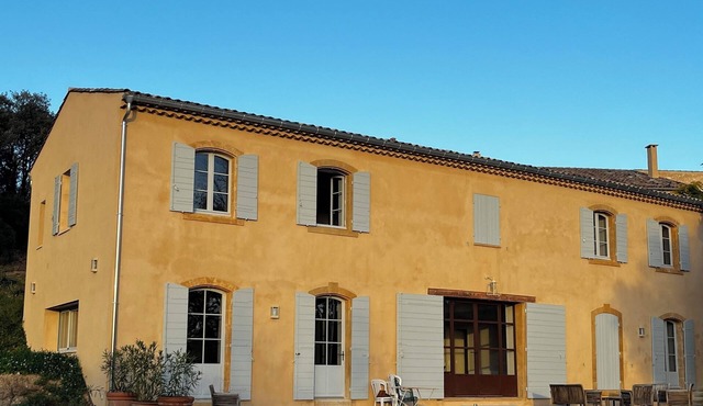 Renovated farmhouse in the South Luberon countryside - 14 pers
