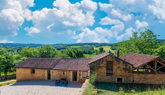 Renovated farmhouse in Soturac with pool