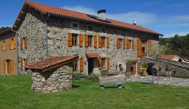 Renovated farmhouse on the banks of the Loire