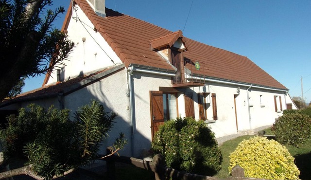 Renovated farmhouse, pets allowed, internet, near Montluçon