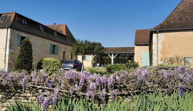 Renovated farmhouse with swimming pool and 3ha garden