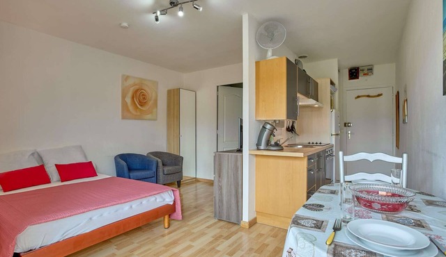 Renovated studio for 2, near Lake Uby, pets allowed, parking