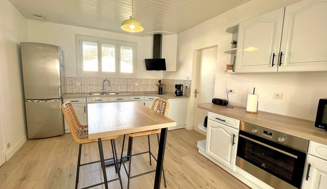 Renovated 3-bedroom house near town & beach