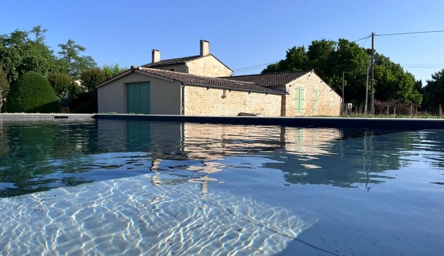 Renovated Médoc House with Heated Pool — Sleeps 10 + 1 baby