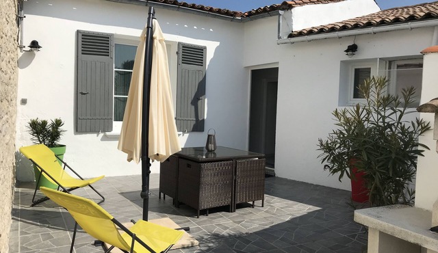 Renovated retreated house in the Center Village du Bois Plage in Ré