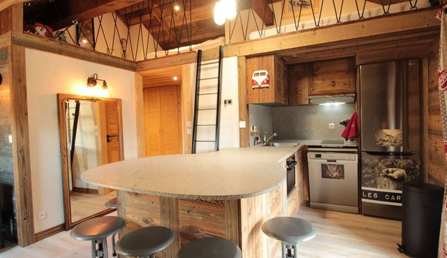 Renovated 3-Room Apartment for 6 at the Foot of the Cable Car