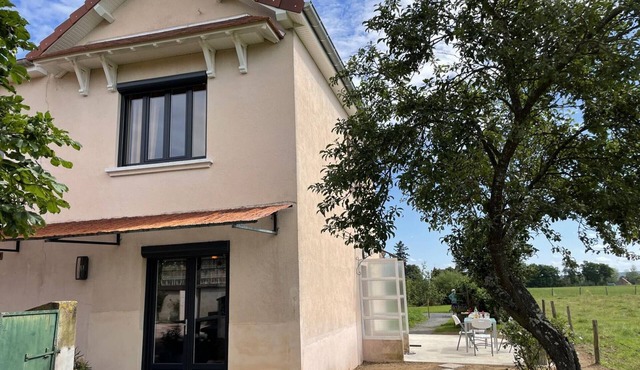 Renovated cottage in Pierrefitte-sur-Loire with garden and parking