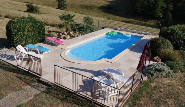 Renovated 19th-century farmhouse, totally independent with private pool (8 people)