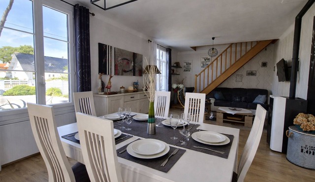 Renovated house with enclosed garden - 8 guests