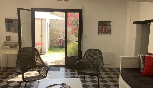 Renovated fisherman's house: small garden, heart of village, near beaches-Wifi, bikes