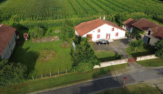 Renovated Landes farmhouse near DAX, 3 bedrooms, 2 bathrooms.