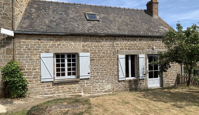 Renovated French Country Bungalow for Two - A Home for Your Next Holiday