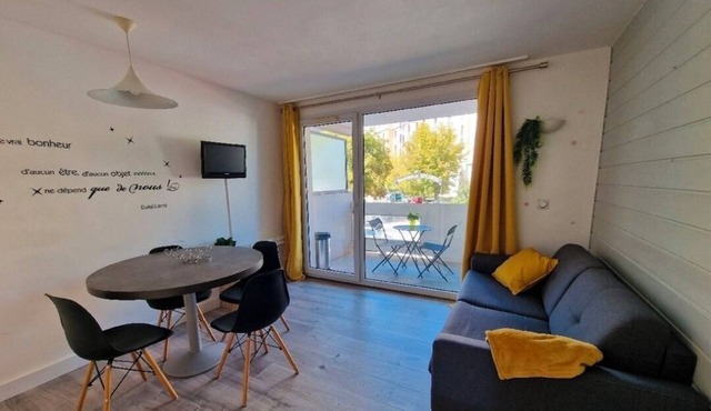 Renovated furnished T2 - Facing the thermal baths - Balcony & swimming pool