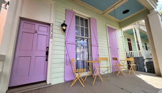 Renovated Garden District Cottage 1 block from Streetcar in Historic District!