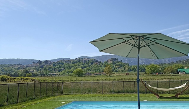 Renovated ground floor with Nature decor and 360° view of Ménerbes and Lubéron