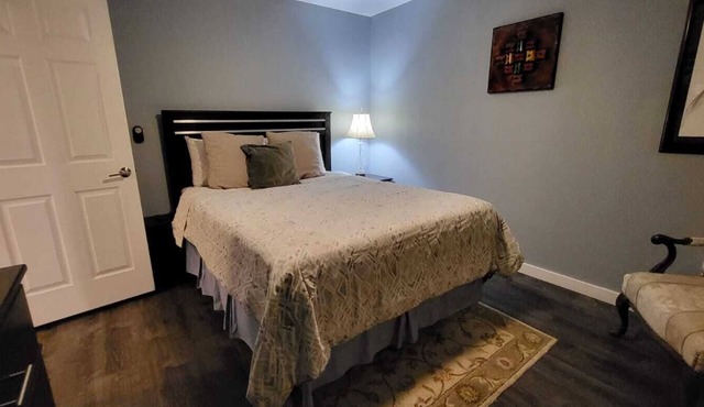 Renovated Guest House with Private Entrance and Parking – Perfectly Located!