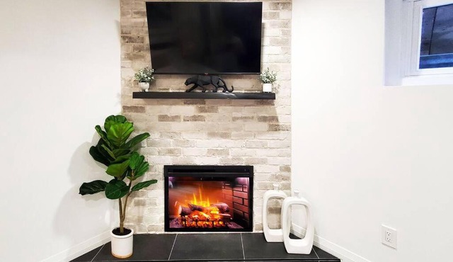 Renovated Guest Suite Near The Lake & High Park in Toronto!