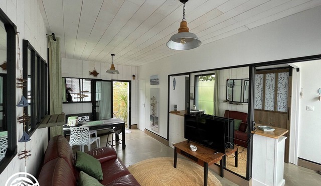 Renovated house near beach with private courtyard, bikes and baby equipment