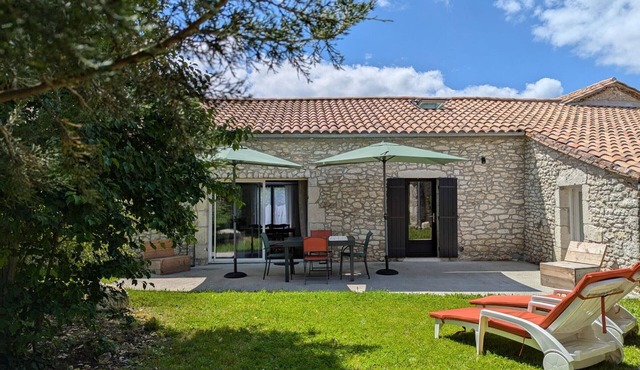 Renovated house with enclosed garden, Razac-de-Saussignac