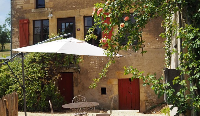 Renovated historic farmhouse - cozy terrace, many excursion destinations