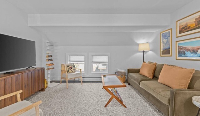 Renovated Historic Carriage House on Stowe Main Street, Walk to Everything