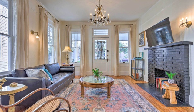 Renovated Historic Home w/Yard: 2 Mi to Dtwn