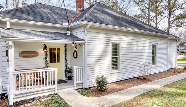 Renovated Historic 1910 Home 2 Min.Walk to Downtown Ball Ground & Wedding Venues