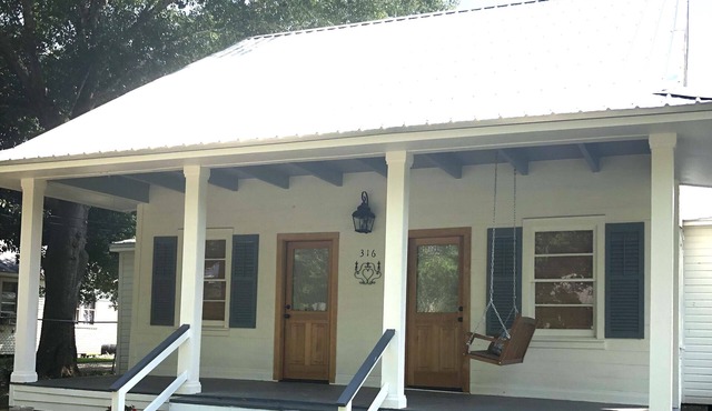 Renovated historical cottage, great location to all of Acadiana attractions