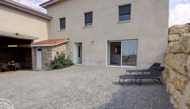 Renovated holiday house for 10 people with fiber internet, terraces and private courtyard