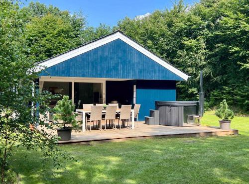 Renovated Holiday Home By Kvie Lake